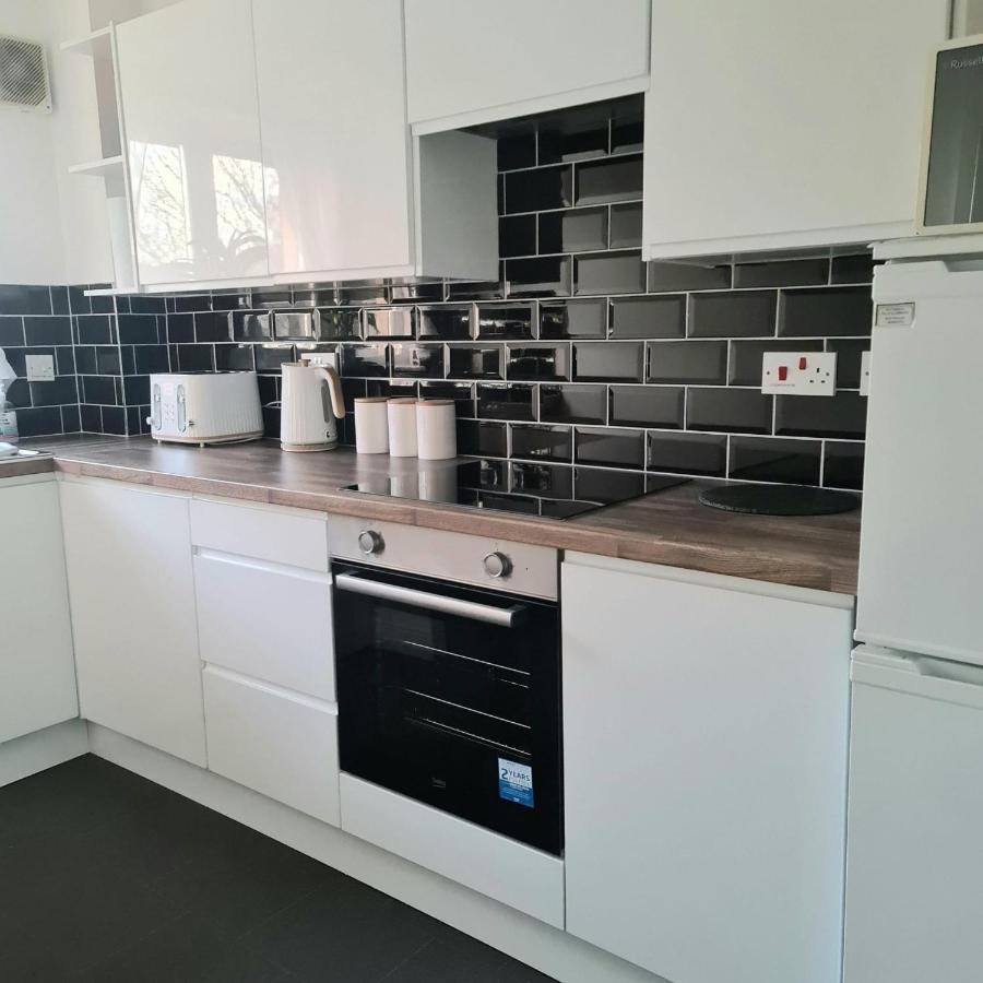 Levenhowe Holiday Apartment Balloch Bagian luar foto